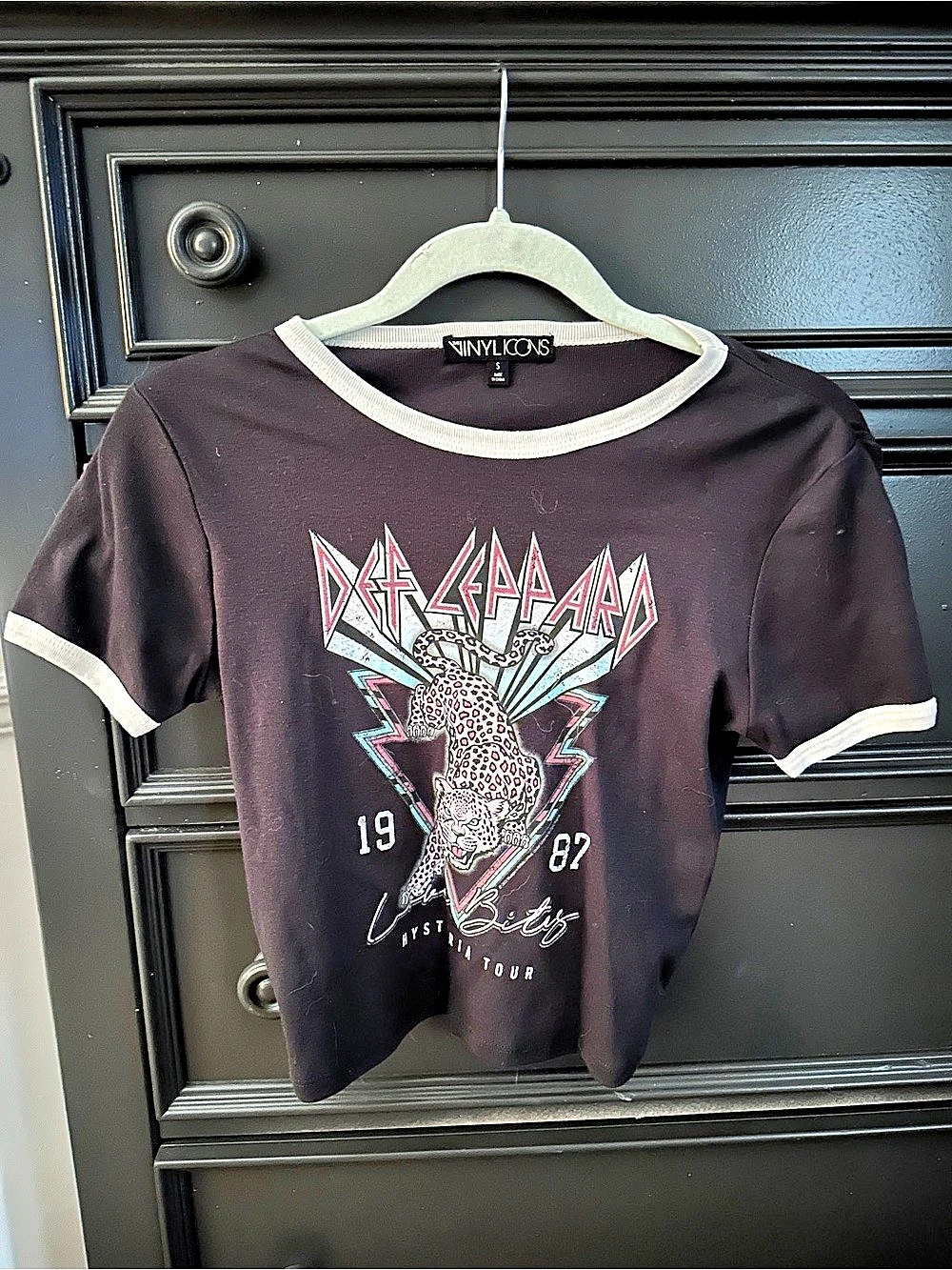 Graphic Tee in Black & White Like New